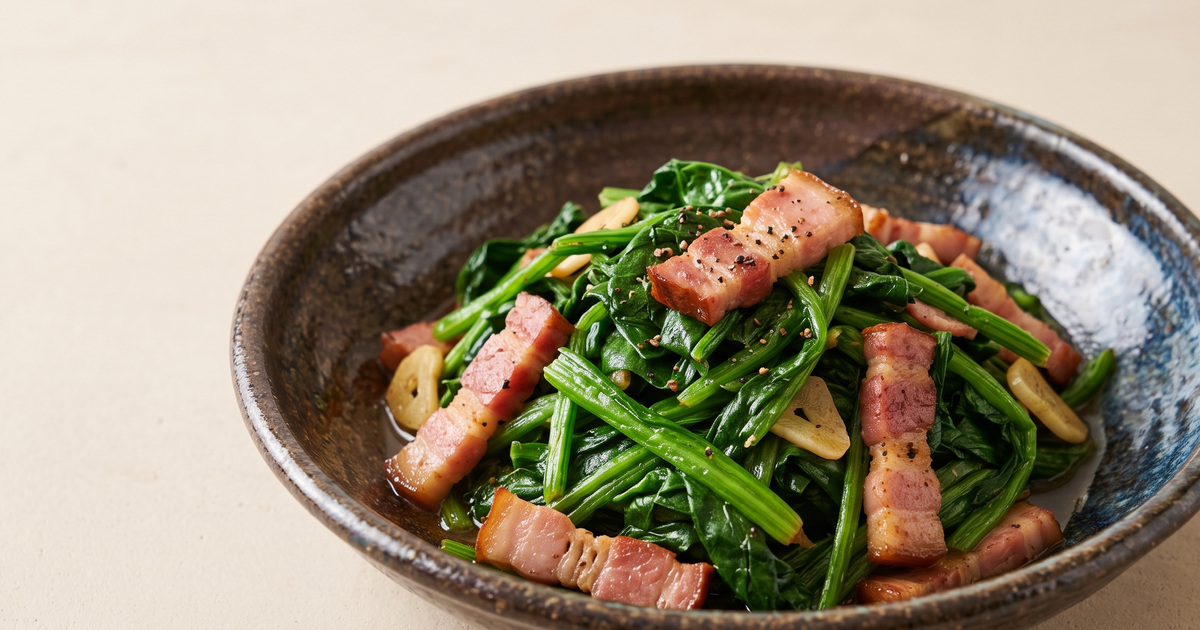 ほうれん草とベーコンの炒め物の料理写真